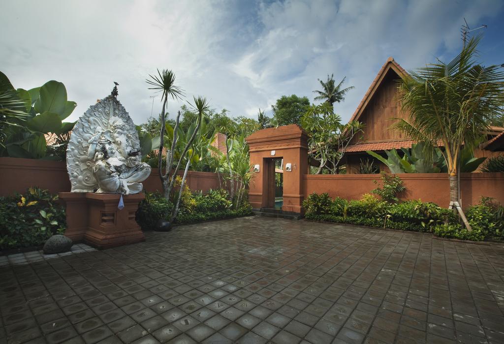 Batu Alam Villa Batubulan  Luaran gambar