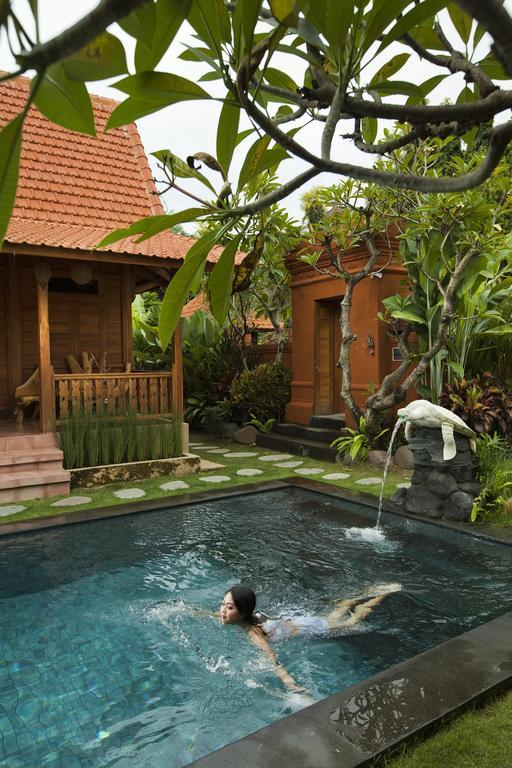 Batu Alam Villa Batubulan  Luaran gambar